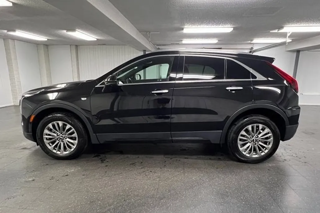 2024 Cadillac XT4 Premium Luxury photo 1