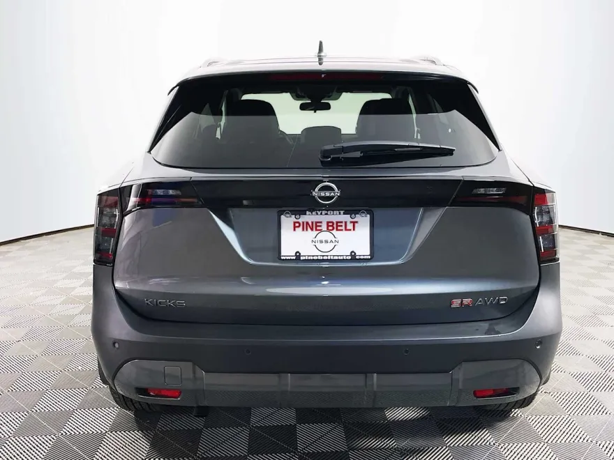 2025 Nissan Kicks SR photo 1