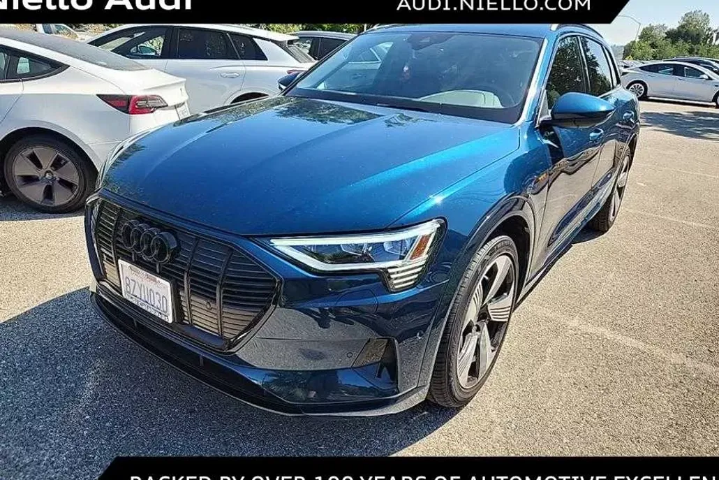2022 Audi e-tron Premium Plus photo 1