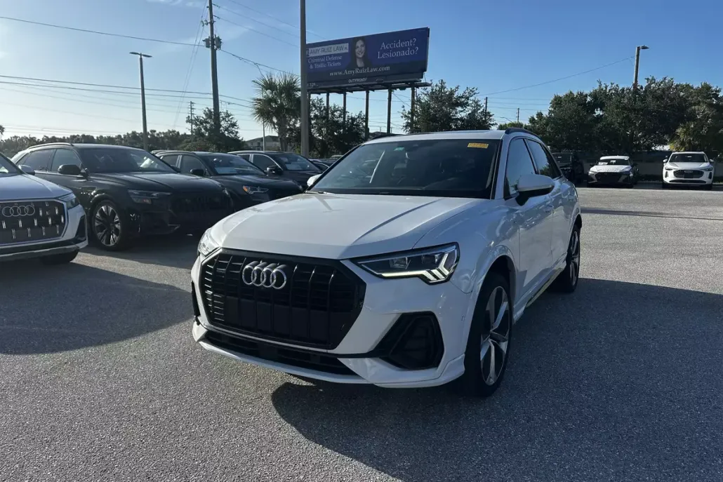 2021 Audi Q3 S line Premium Plus 45 TFSI photo 1