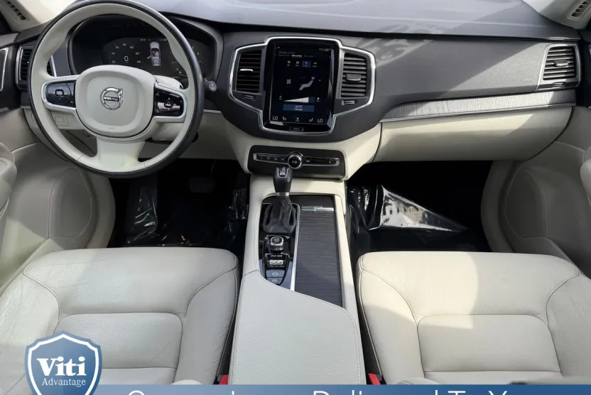 2020 Volvo XC90 T5 Momentum photo 1