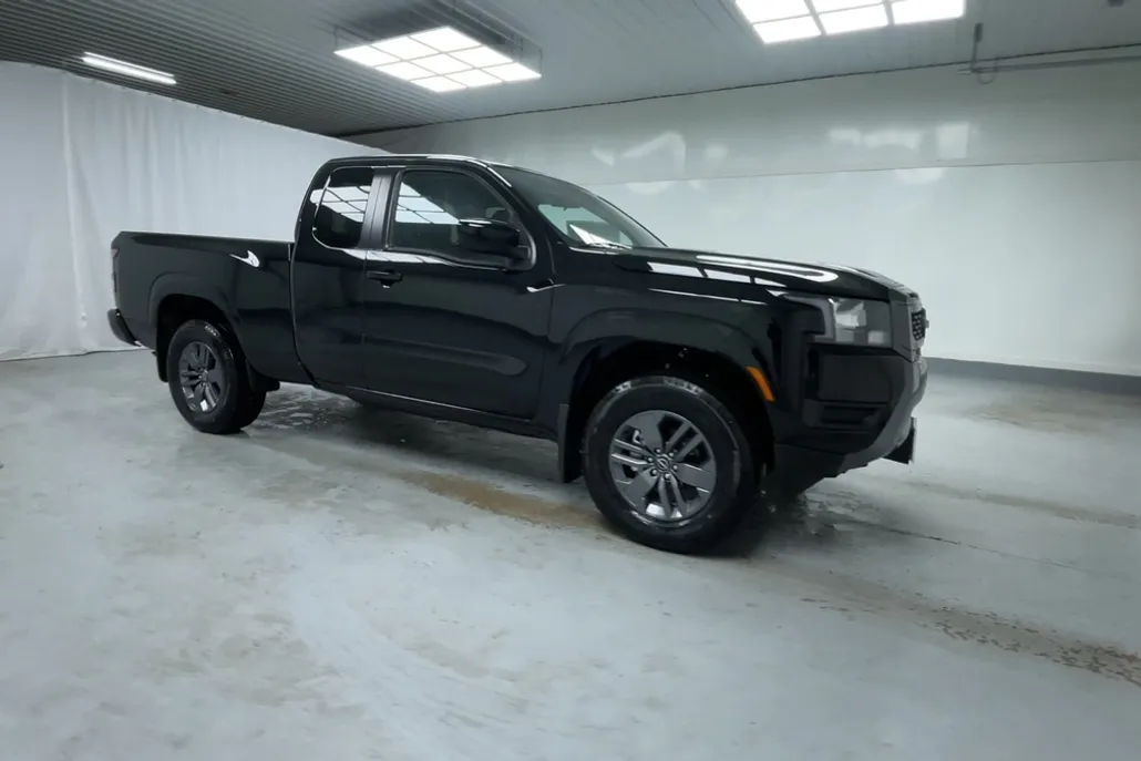 2025 Nissan Frontier SV photo 1