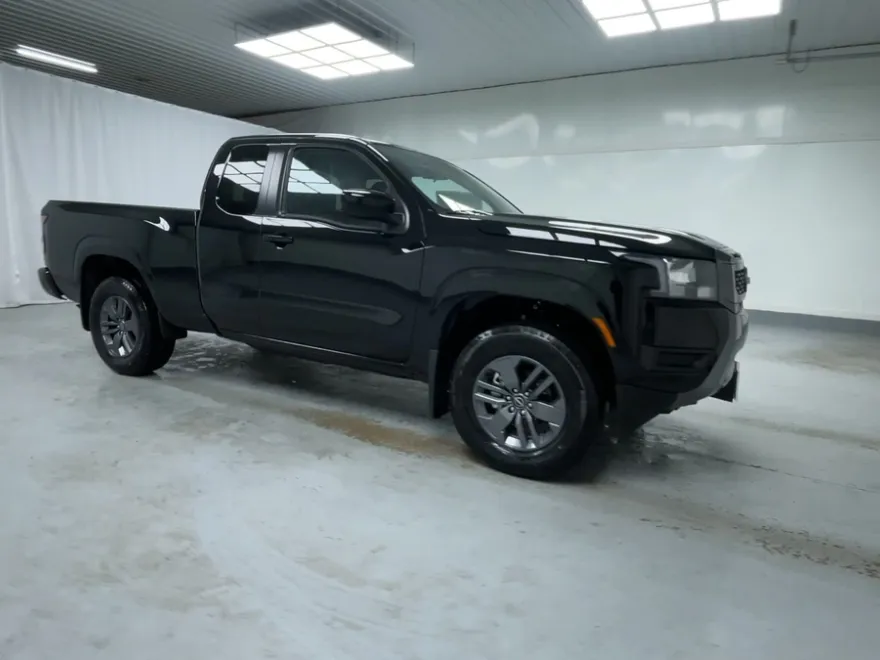 2025 Nissan Frontier SV photo 1
