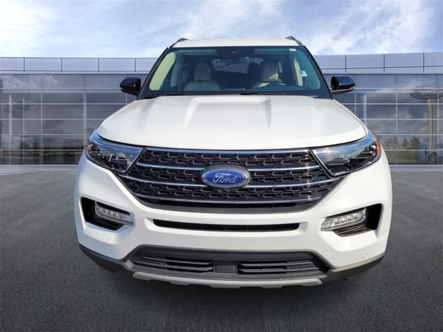 2024 Ford Explorer XLT photo 1