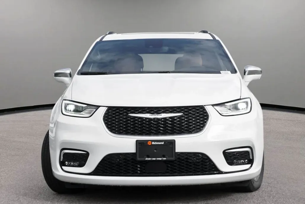 2024 Chrysler Pacifica Hybrid Pinnacle photo 1