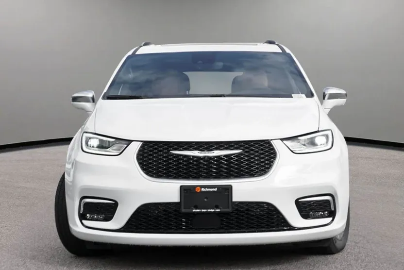 2024 Chrysler Pacifica Hybrid Pinnacle photo 1