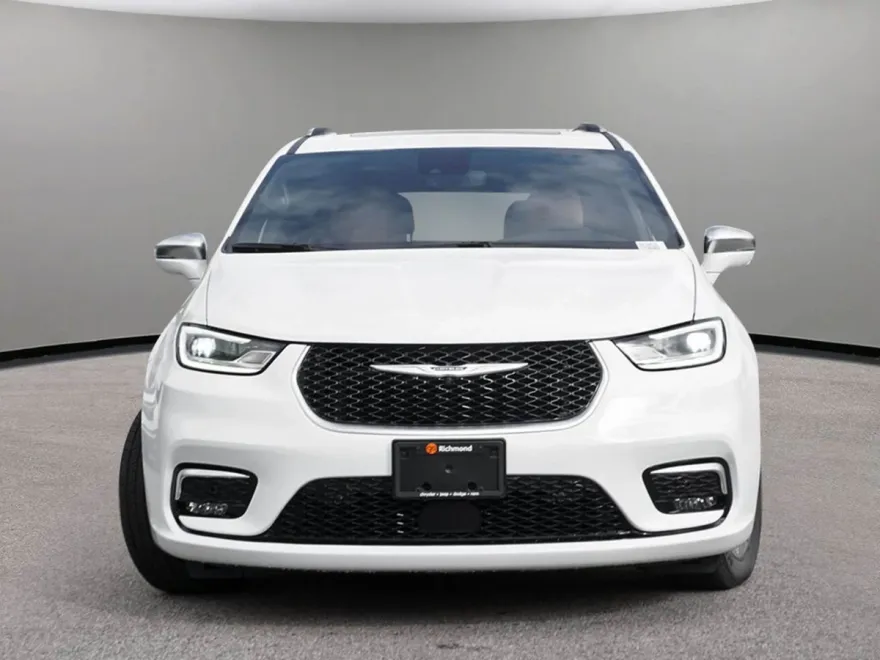 2024 Chrysler Pacifica Hybrid Pinnacle photo 1
