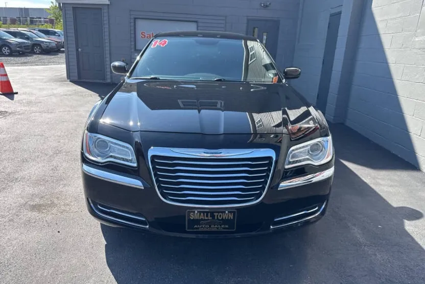 2014 Chrysler 300 Base photo 1