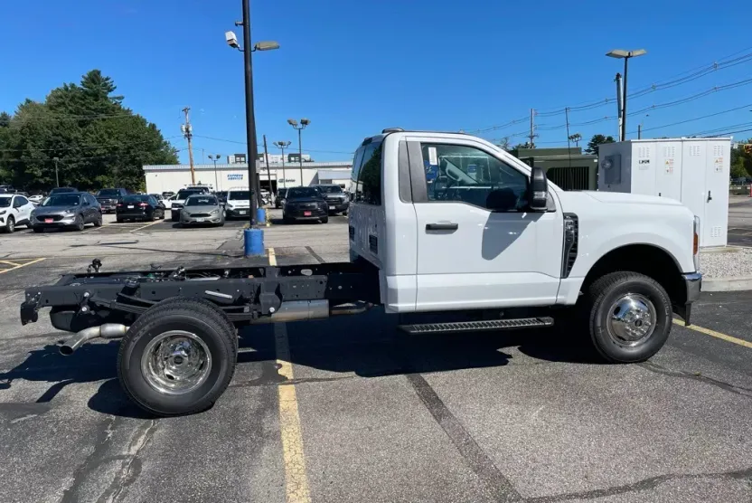 2025 Ford F-350 XL photo 1