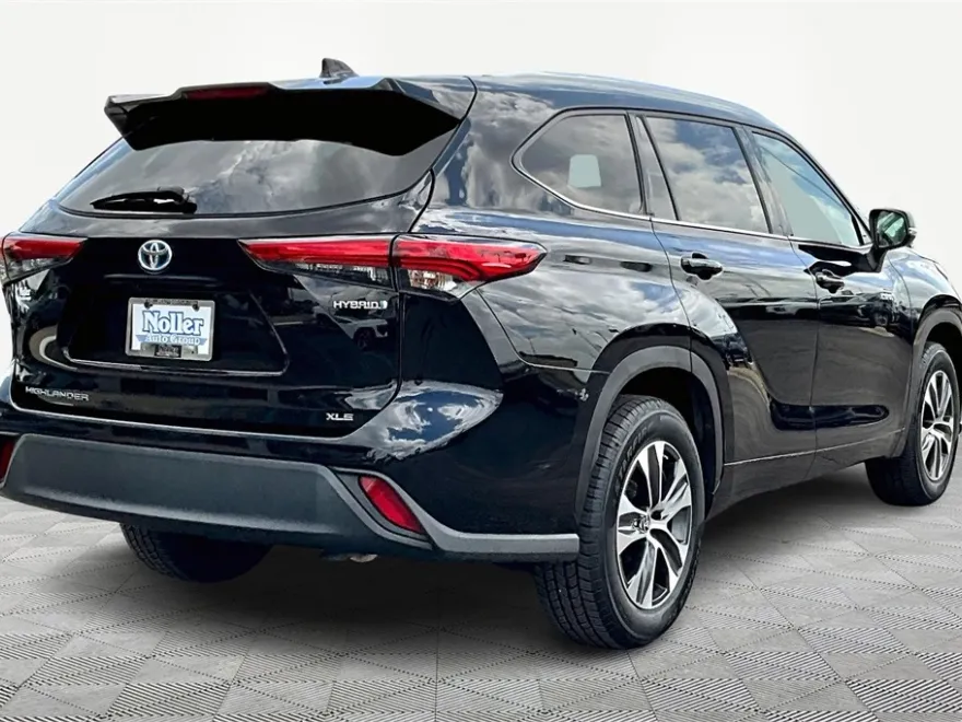 2021 Toyota Highlander Hybrid XLE photo 1