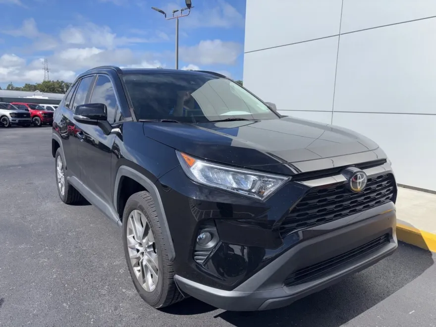 2021 Toyota RAV4 XLE Premium photo 1