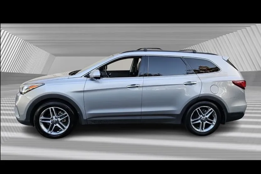 2017 Hyundai Santa Fe SE Ultimate photo 1