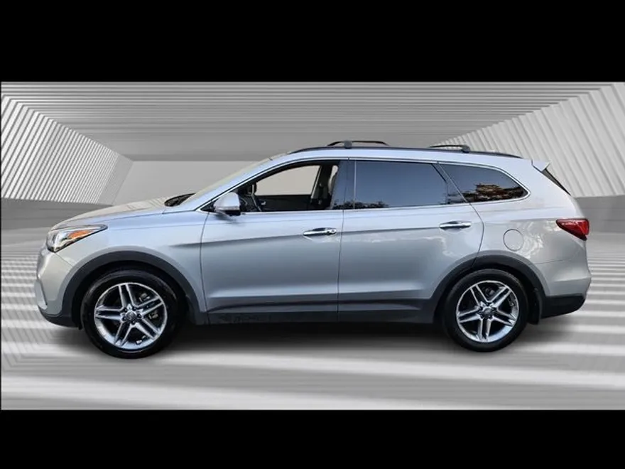 2017 Hyundai Santa Fe SE Ultimate photo 1