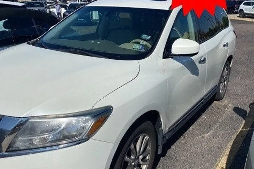 2015 Nissan Pathfinder SL photo 1