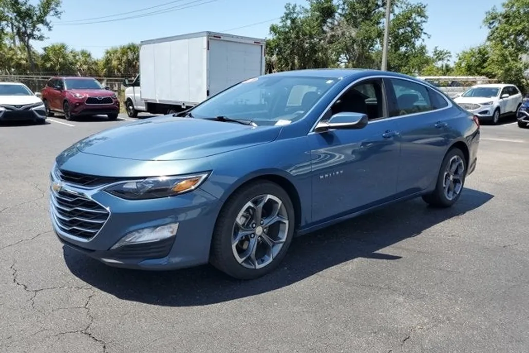 2024 Chevrolet Malibu 1LT photo 1
