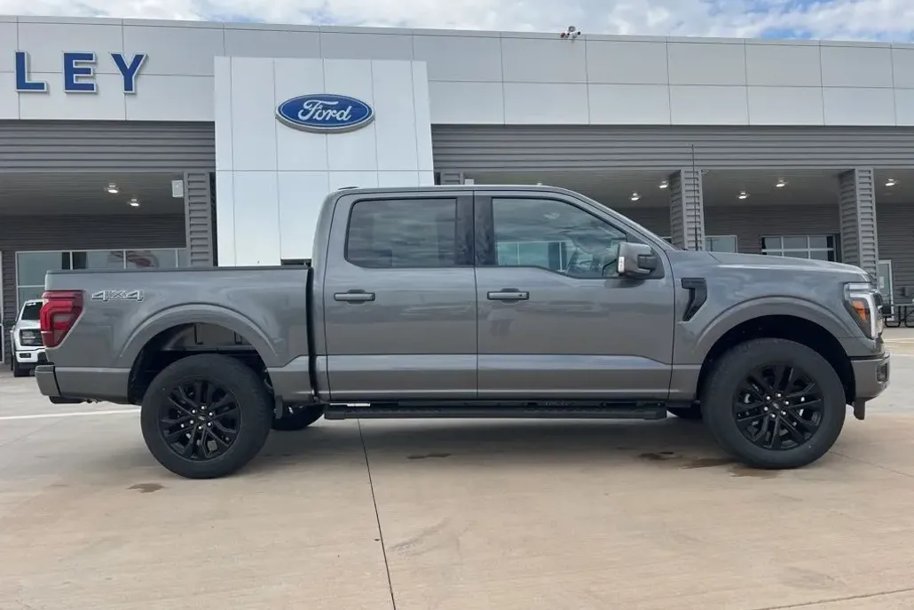 2025 Ford F-150 Lariat photo 1