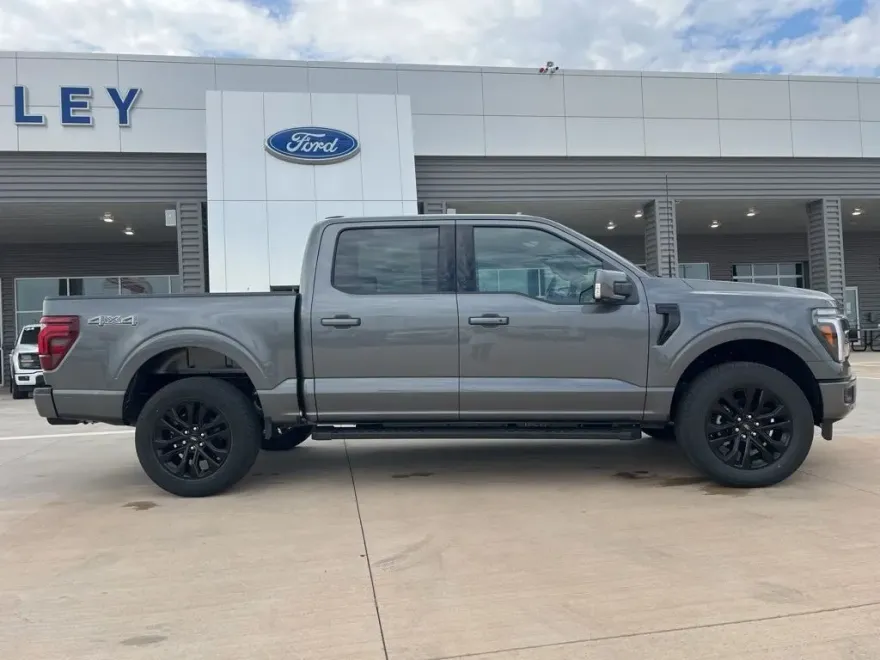 2025 Ford F-150 Lariat photo 1