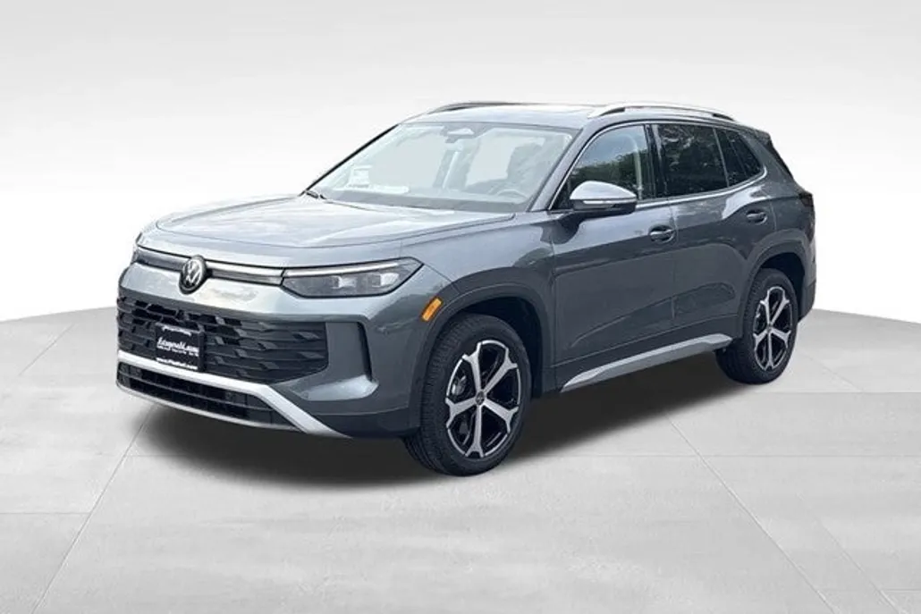 2025 Volkswagen Tiguan SE photo 1
