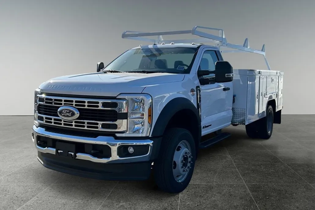 2025 Ford F-550 photo 1