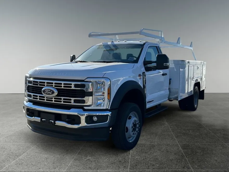 2025 Ford F-550 photo 1