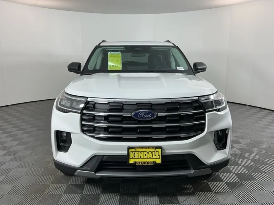 2025 Ford Explorer photo 1