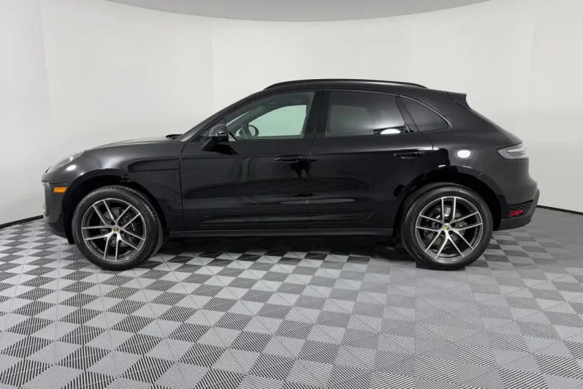 2026 Porsche Macan T photo 1