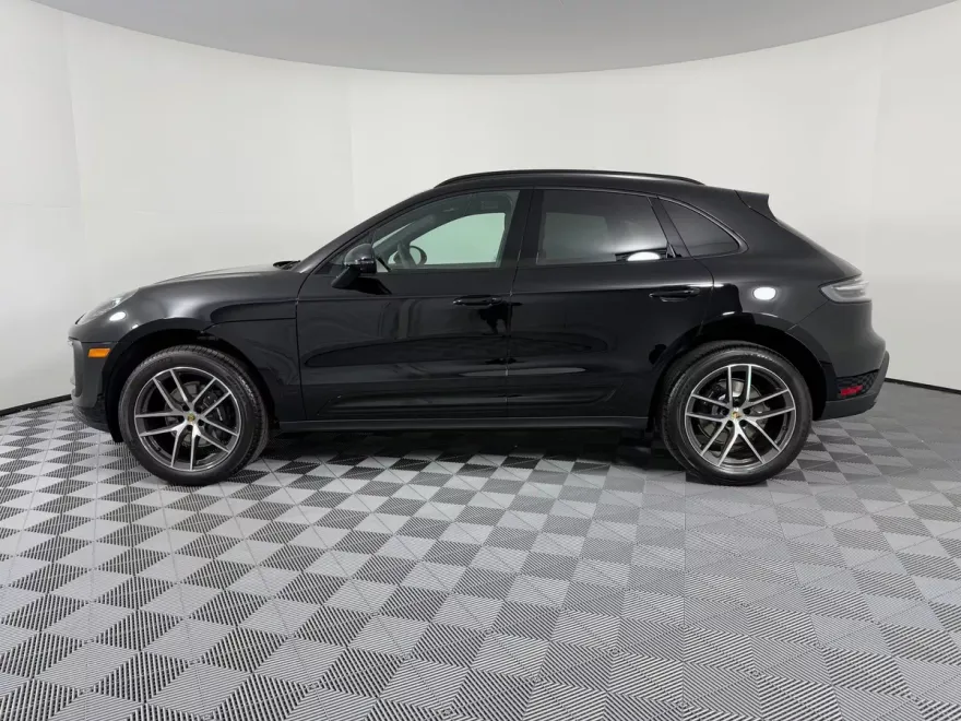 2026 Porsche Macan T photo 1