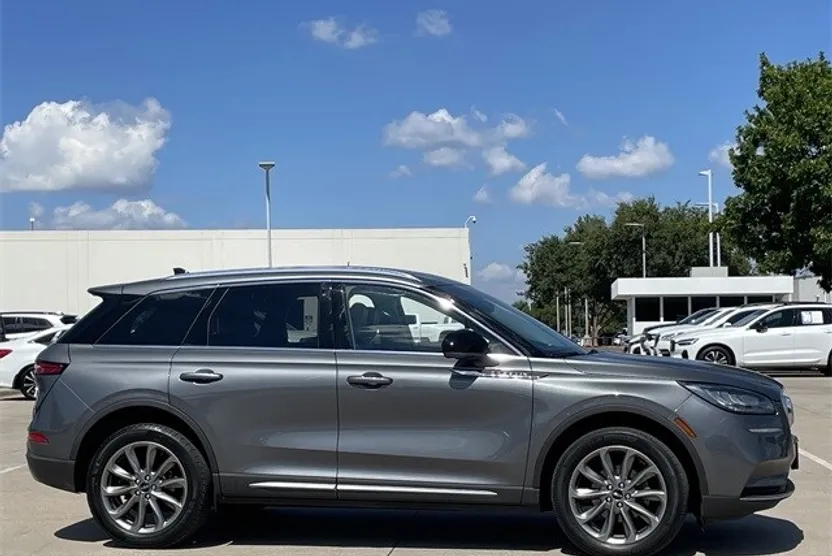 2022 Lincoln Corsair Standard photo 1