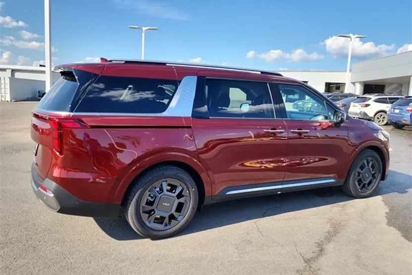 2026 Kia Carnival SX photo 1