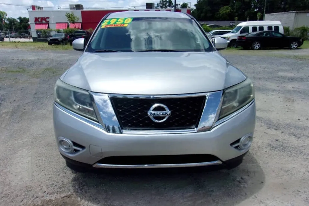 2015 Nissan Pathfinder S photo 1