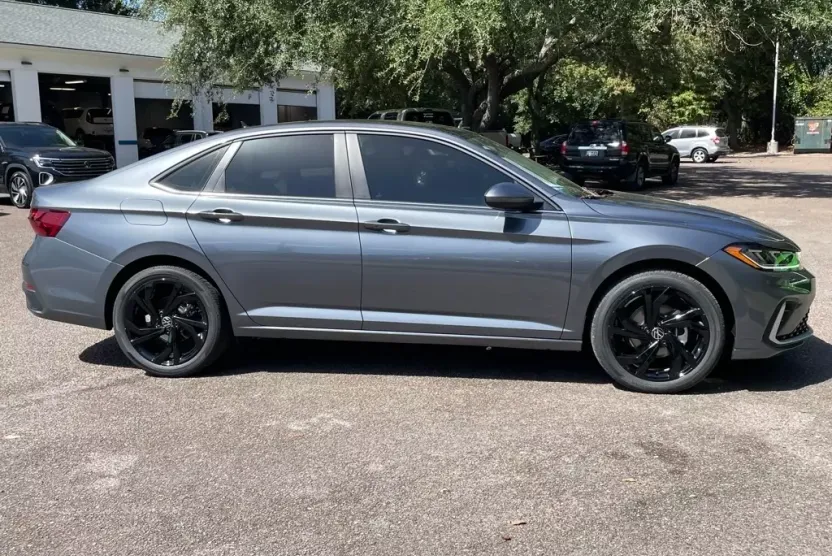 2026 Volkswagen Jetta SE photo 1