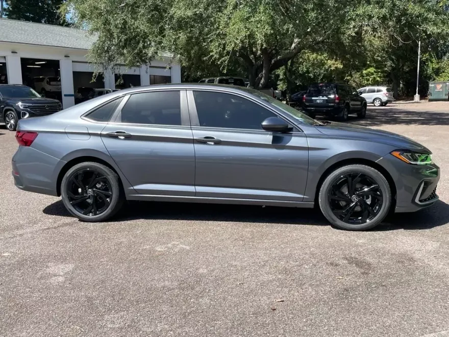 2026 Volkswagen Jetta SE photo 1