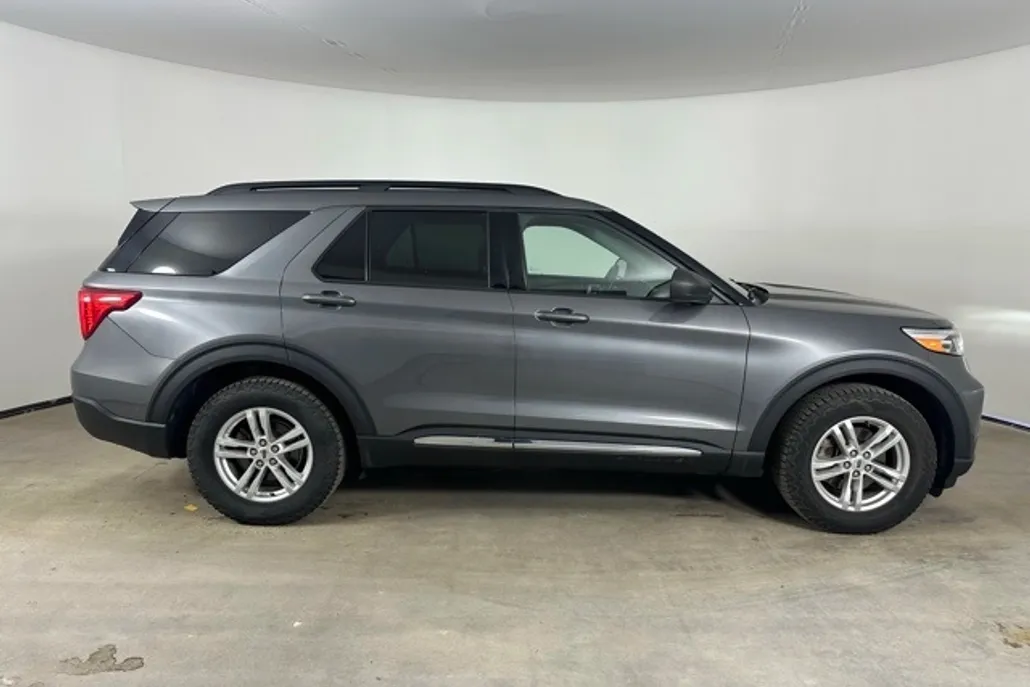2021 Ford Explorer XLT photo 1