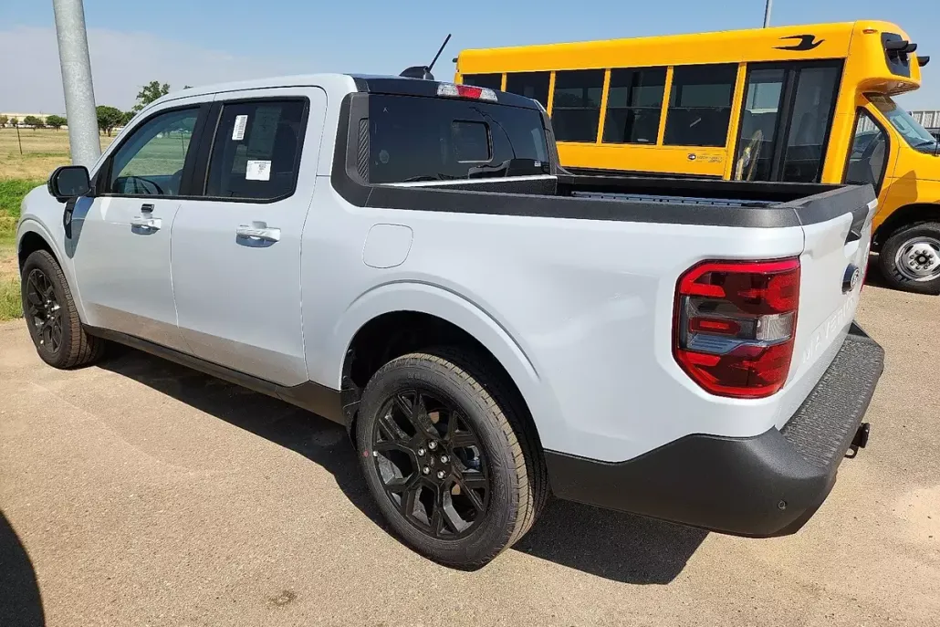 2025 Ford Maverick Lariat photo 1