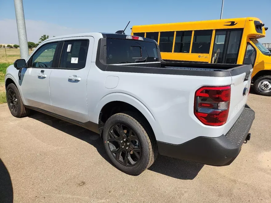 2025 Ford Maverick Lariat photo 1