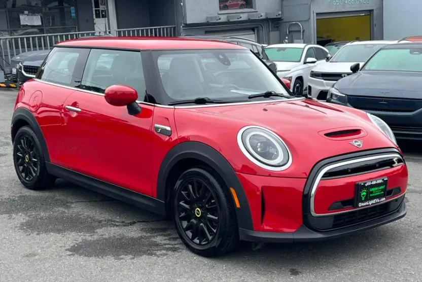 2023 Mini Cooper SE Signature photo 1