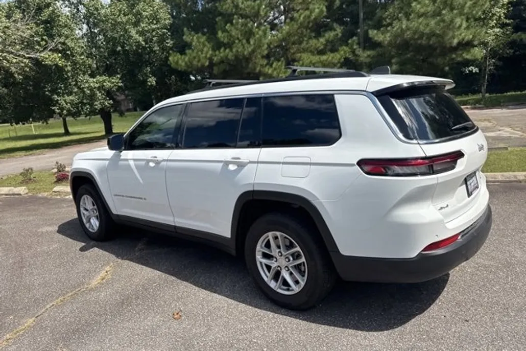 2025 Jeep Grand Cherokee Laredo photo 1