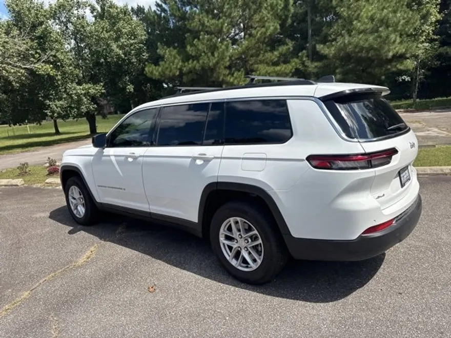 2025 Jeep Grand Cherokee Laredo photo 1