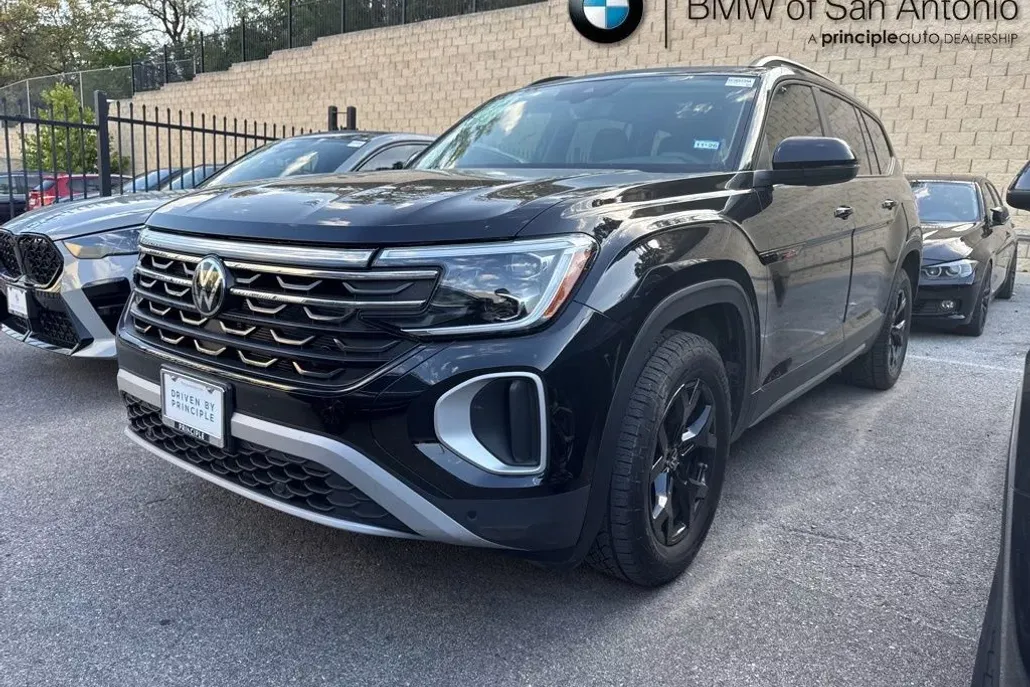 2025 Volkswagen Atlas Peak Edition SE photo 1