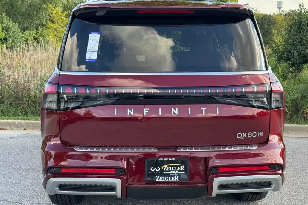 2026 Infiniti QX80 Luxe photo 1
