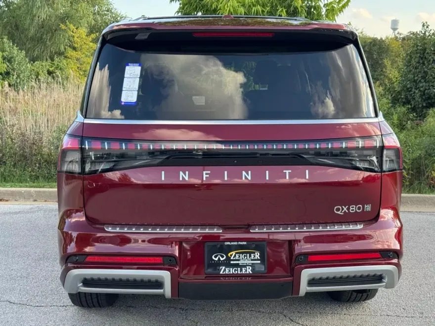 2026 Infiniti QX80 Luxe photo 1