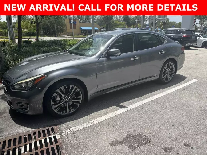 2017 Infiniti Q70 3.7 photo 1