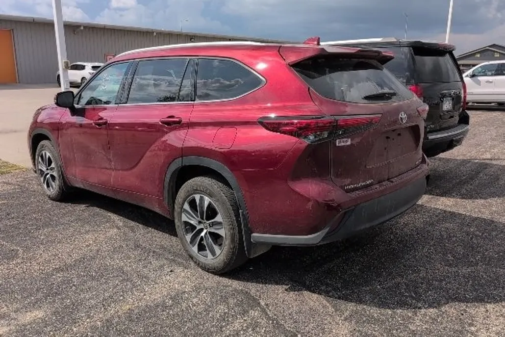 2022 Toyota Highlander XLE photo 1