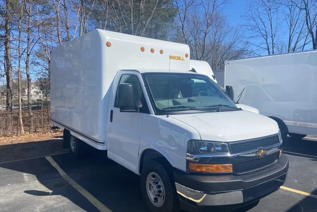 2025 Chevrolet Express Cutaway 3500 photo 1