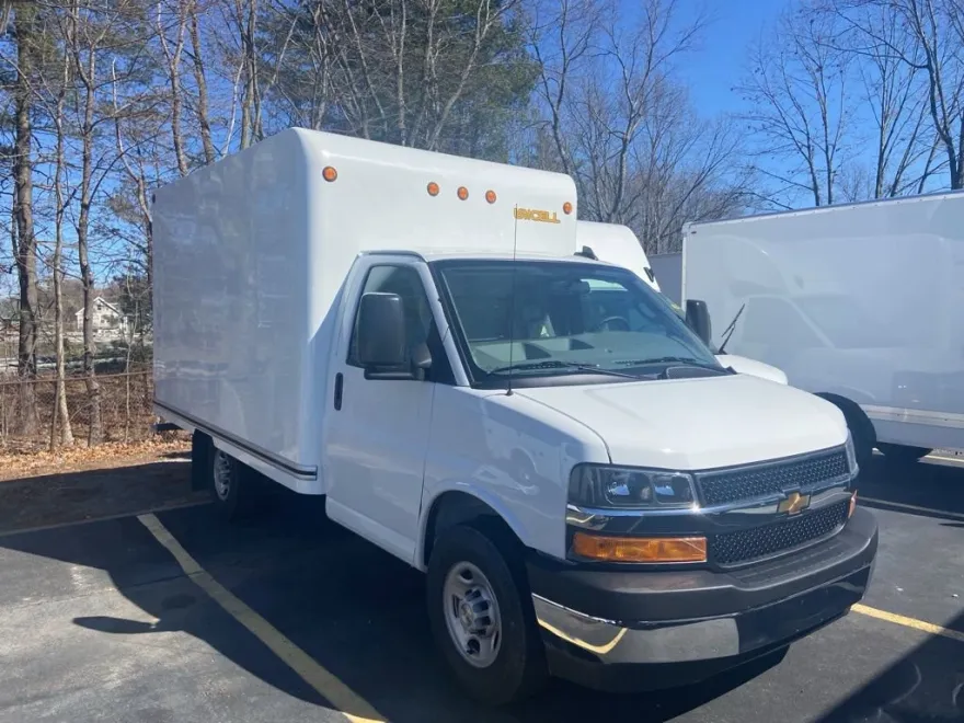 2025 Chevrolet Express Cutaway 3500 photo 1