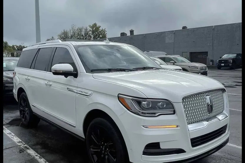 2023 Lincoln Navigator L Reserve photo 1