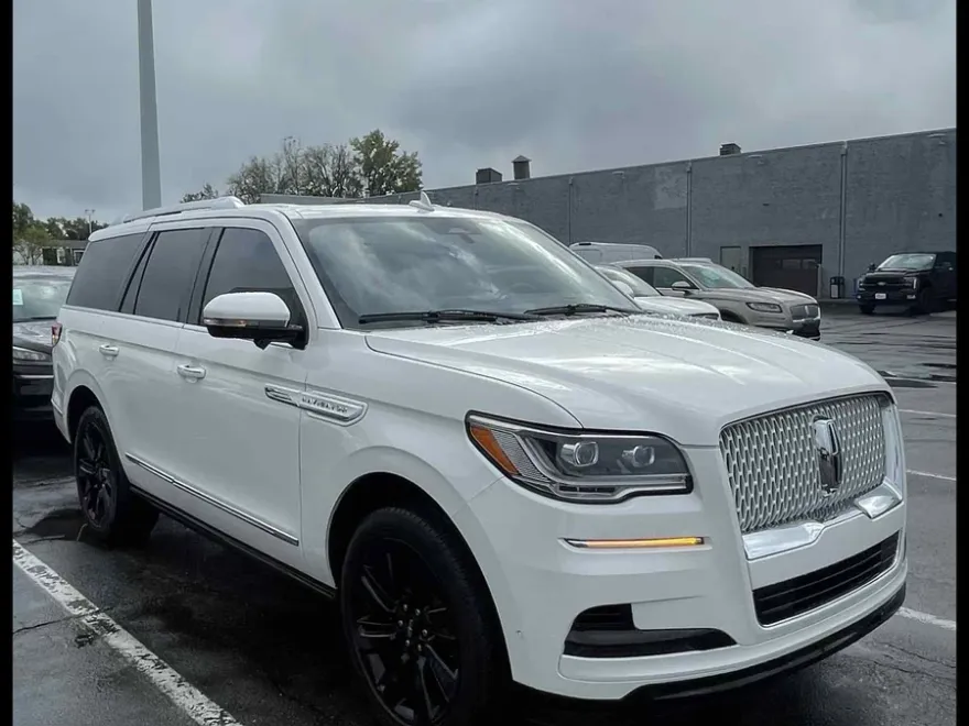 2023 Lincoln Navigator L Reserve photo 1