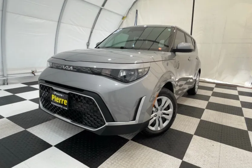 2023 Kia Soul LX photo 1