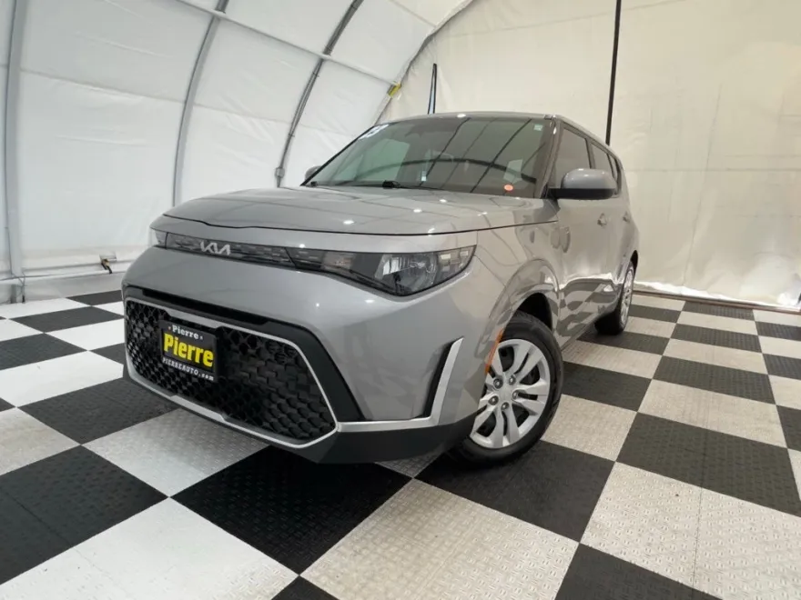2023 Kia Soul LX photo 1