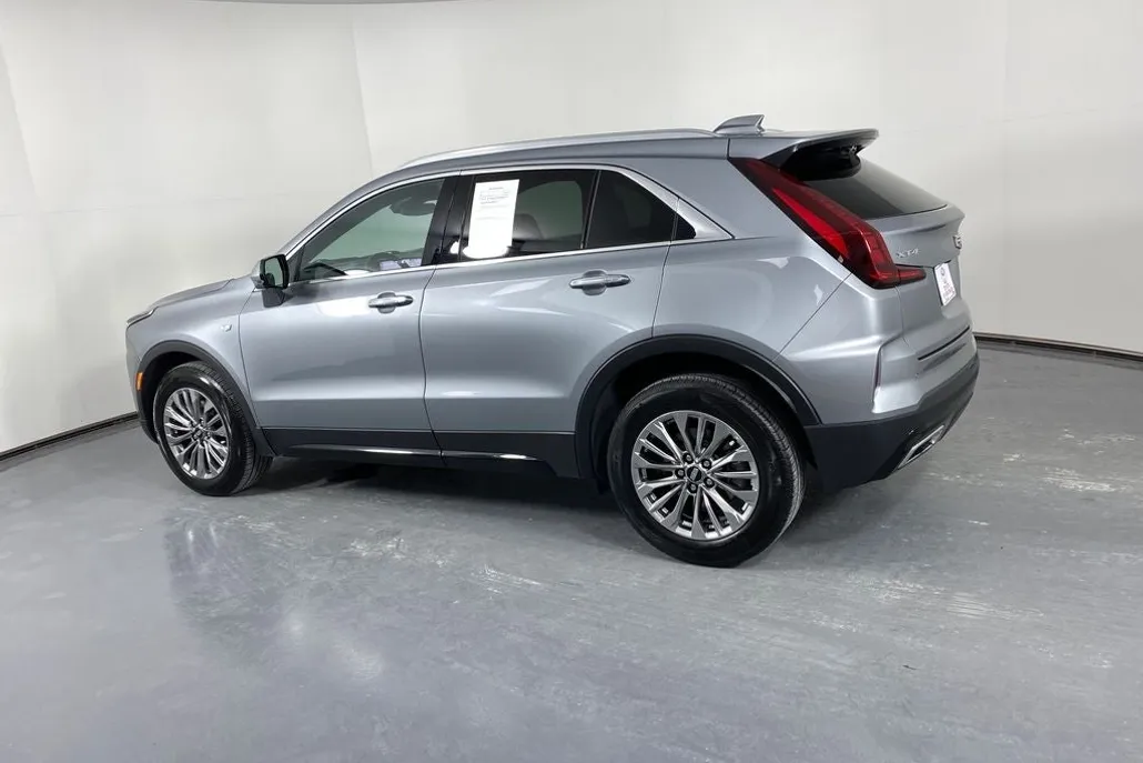 2024 Cadillac XT4 Premium Luxury photo 1
